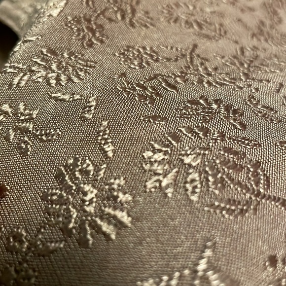 4/$20 | Embroidered Floral T shirt - Picture 7 of 7